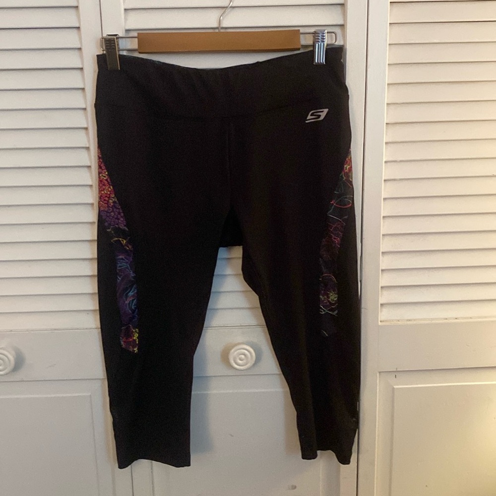 Sketchers Medium Black with Neon Print Workout Crop Pants